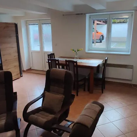 アパート Apartman U Zluteho Tulipanu